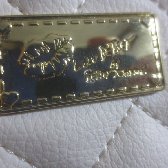 Brand New Luv Betsey By Betsey Johnson Quilted Leatherette Crossbody Handbag - Picture 3 of 16